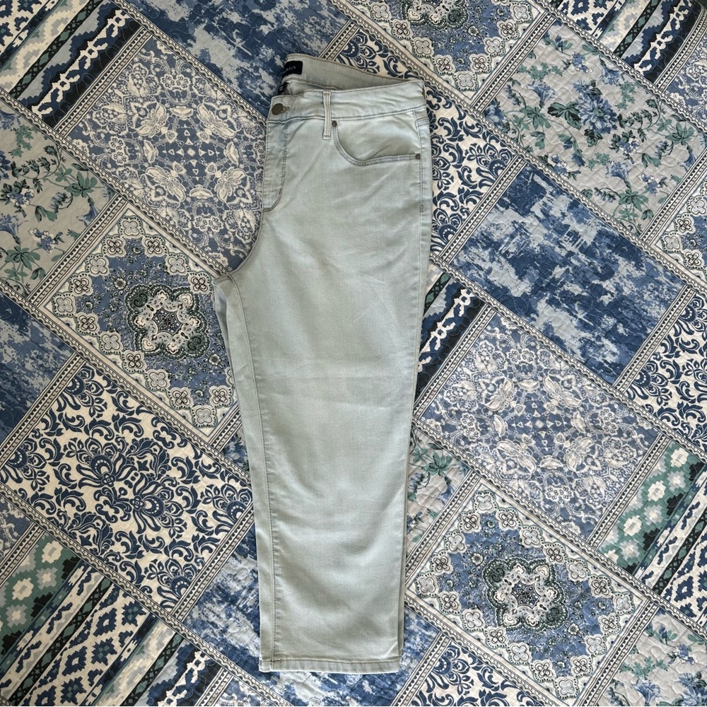 Charter Club Bristol Capri Size 14P Tummy Control Blue Denim - Picture 3 of 9